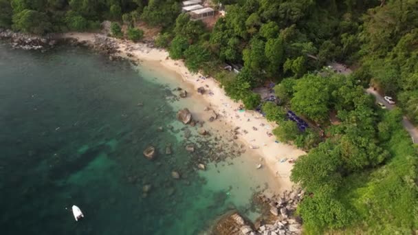 Aerial Drone Footage Sane Beach Rawai Phuket Tailandia Con Playa — Vídeo de stock