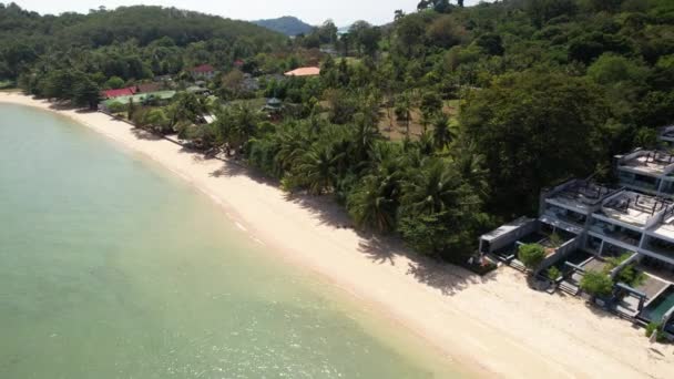 Luchtfoto Drone Beeldmateriaal Hoed Pluem Beach Ratsada Phuket Thailand Met — Stockvideo