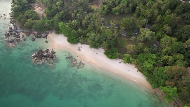 Aerial Drone Footage Laem Singh Beach Kathu Phuket Tailandia Con — Vídeos de Stock