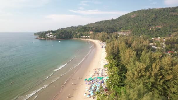 Drohnenaufnahmen Kamala Beach Kathu Phuket Thailand Mit Weißem Sand Kristallklarem — Stockvideo