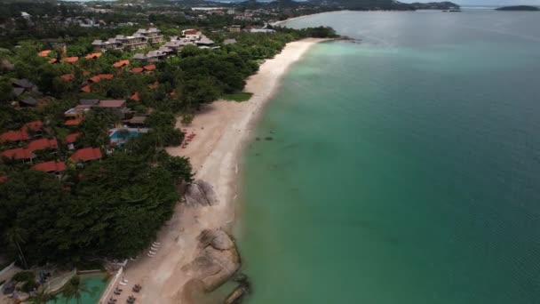 Aerial Drone Съемка Пляжа Чавенг Самуи Белым Песком Кристально Чистой — стоковое видео