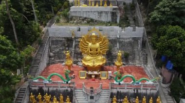 Ao Nang, Krabi 'deki Çin Tapınağının 4K Hava Görüntüsü