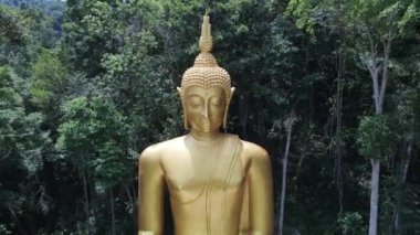 Ao Nang, Krabi 'deki Çin Tapınağının 4K Hava Görüntüsü