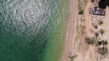 Ao Nang, Krabi 'deki Ton Sai Sahili 4K Hava Görüntüsü