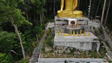 Ao Nang, Krabi 'deki Çin Tapınağının 4K Hava Görüntüsü