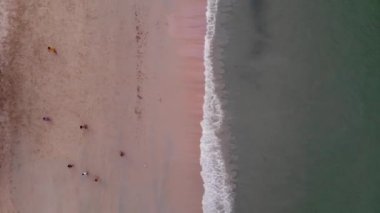 Ao Nang, Krabi 'deki Aonang Sahili 4K Hava Görüntüsü