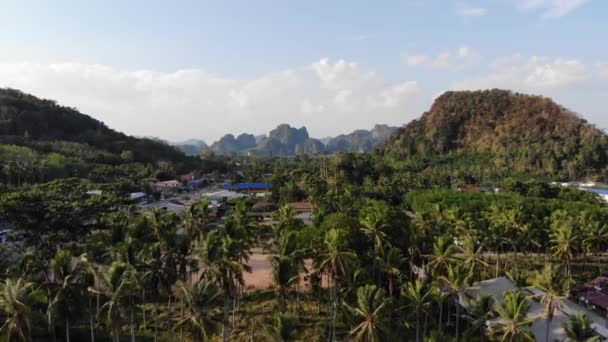 Аерофотозйомка Ландшафтних Вапнякових Гір Нанг Крабі — стокове відео
