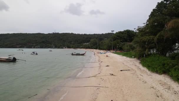 Luftaufnahmen Vom Loh Dalum Strand Auf Koh Phi Phi Don — Stockvideo