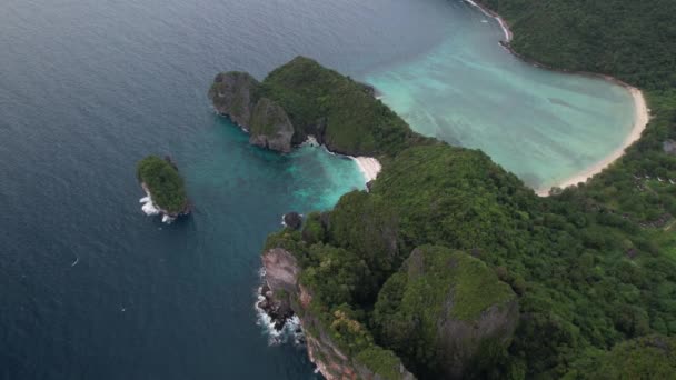 Luchtfoto Van Nui Beach Loh Lana Bay Koh Phi Phi — Stockvideo