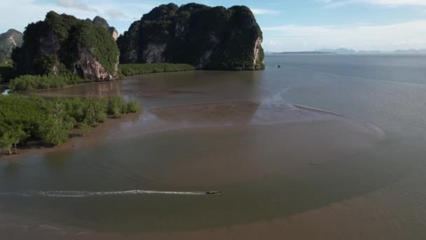 Aerial Drone Footage Luek Paesaggio Foresta Mangrovie Krabi Thailandia Barche — Video Stock