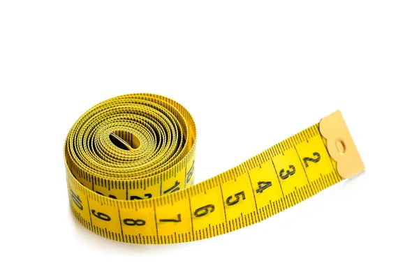 白色の背景に分離された黄色の絶縁型メートル法の測定テープ センチメートル クローズアップ — ストック写真