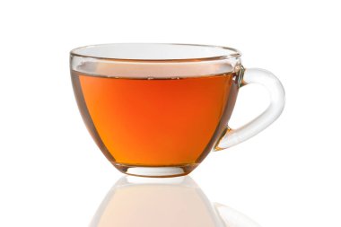 Cam bardak çay siyah beyaz bir arka plan üzerinde izole.