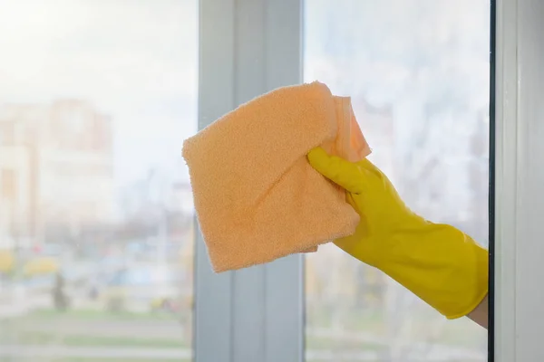 Female Hand Yellow Glove Wipes Dirty Window House Cleaning Household — Stock Photo, Image