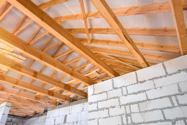 Nova Construção Casa Construção Telhado Partir Vigas Madeira — Fotografia de Stock
