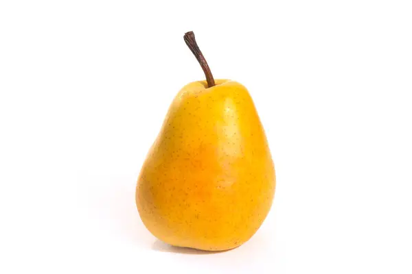 白色背景上孤立的成熟黄色梨子 — 图库照片