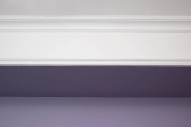 İç kısımdaki tavan pervazları, tavanın düz kenarının ayrıntıları..