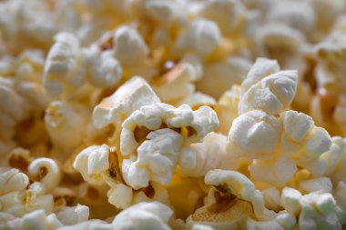 Patlamış mısır yığını, yakın çekim, seçici odak, doku arka plan.