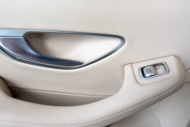 Arabanın otomobil kapısı..