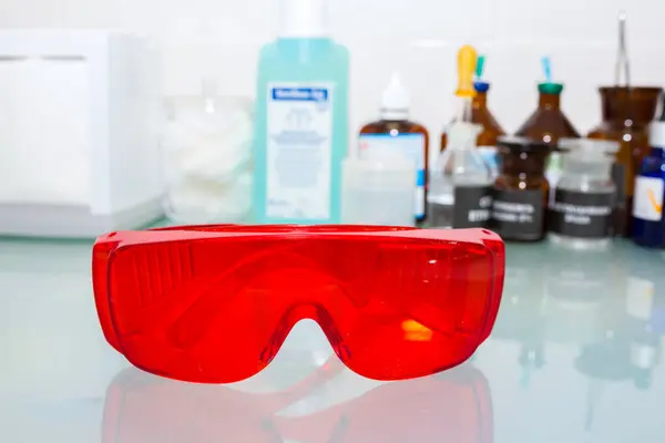 Medizinische Brille Auf Einem Medizinischen Tisch Zahnbrille — Stockfoto