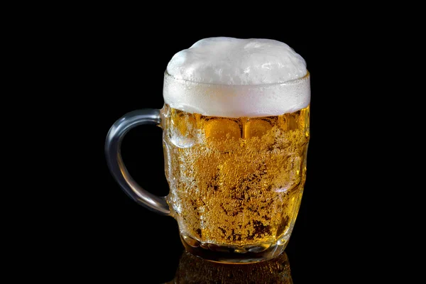Bicchiere Birra Lager Fondo Nero Con Riflesso Bevanda Alcolica Primo — Foto Stock