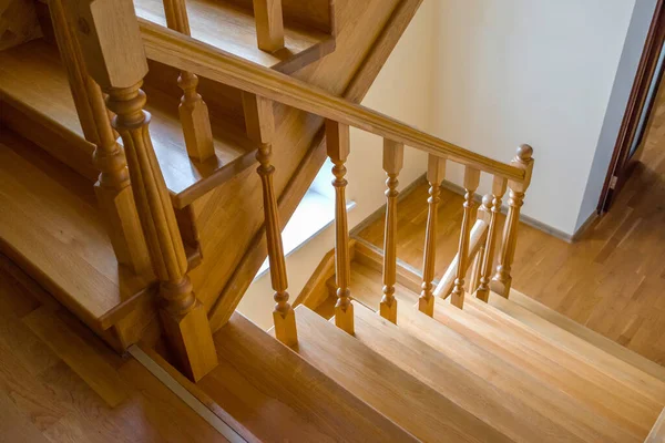 茶色の木製の階段の詳細について クローズアップ トップビュー — ストック写真