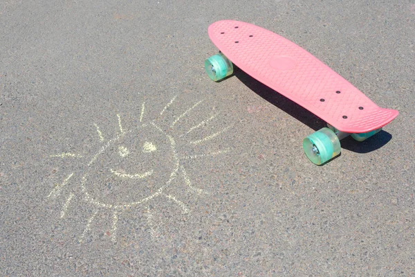 Desenhar Sol Asfalto Skate Close — Fotografia de Stock