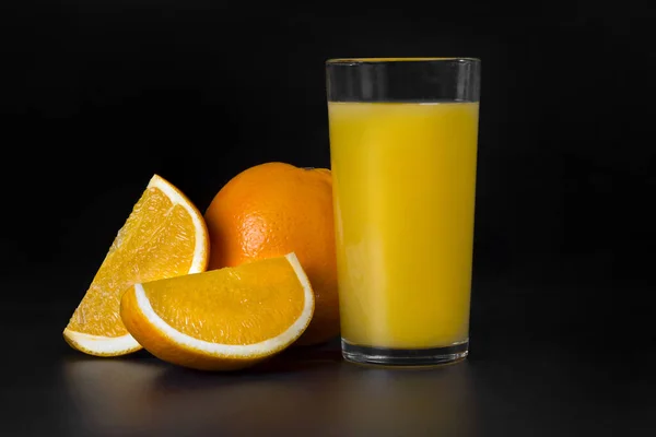 Glass Orange Juice Slices Orange Black Background — Stock Photo, Image