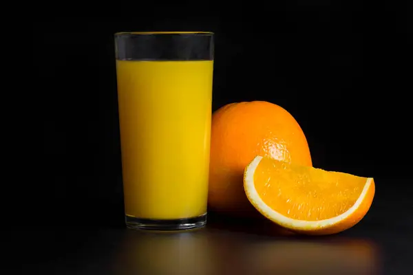 Glass Fresh Orange Juice Slices Orange Black Background Close — Stock Photo, Image