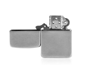 Yansımalı metal çakmak, beyaz izole arkaplanda.