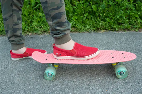 Skate Plástico Pernas Closeup Estilo Vida Saudável — Fotografia de Stock
