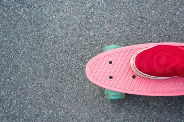 Skate Και Πόδι Closeup Στο Πάνω Μέρος Υγιής Τρόπος Ζωής — Φωτογραφία Αρχείου