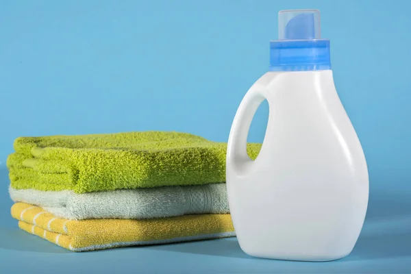 Bottle Detergent Towels Blue Background — Stock Photo, Image