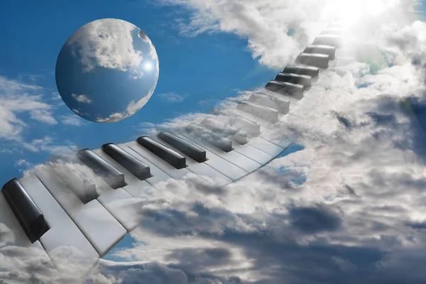 Красиві Клавіші Фортепіано Хмарах Піднімаються Небо — стокове фото