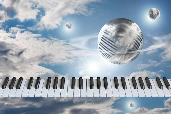 Κλειδιά Πιάνου Πληκτρολόγιο Στον Ουρανό Σύννεφα Όλο Τον Κόσμο — Φωτογραφία Αρχείου