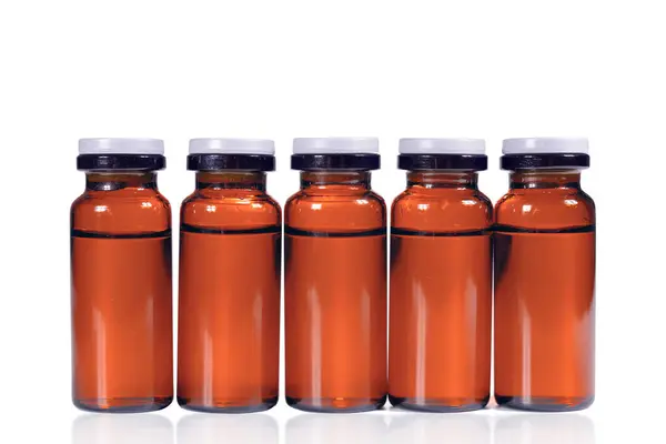 Ampoule Gyógyszeres Izolált Fehér Alapon Készítmények Gyógyszerek Injekciós Üvegek Dózisközelkép — Stock Fotó