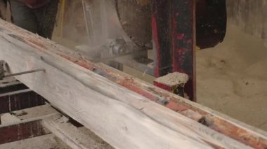 Bıçkıhane. Eski kereste atölyesinde kereste ve ahşap işleme. Ahşap endüstrisi