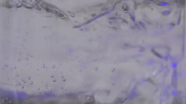Detailní Záběr Bublin Vroucí Vody Vroucí Voda Uvnitř Varné Konvice — Stock video