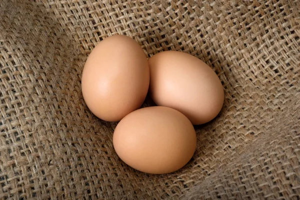 Hermosos Huevos Crudos Arpillera Proteínas Proteínas Vista Superior — Foto de Stock