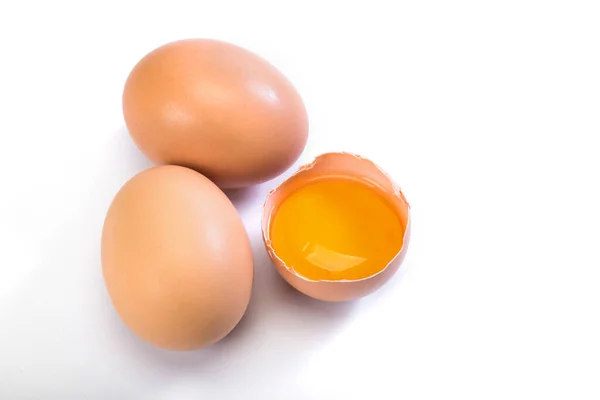 Huevos Pollo Orgánicos Marrones Huevos Pollo Agrietados Enteros Sobre Fondo — Foto de Stock