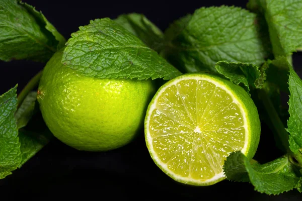 Natural Lime Mint Leaves Dark Background Tropical Citrus Fruits — Stock Photo, Image