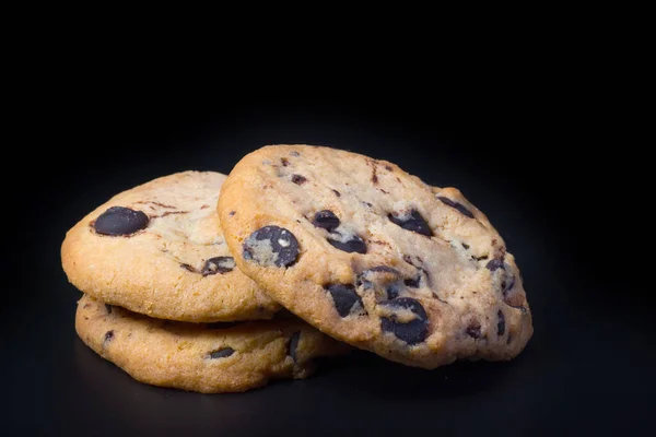 Cookies Empilhados Isolados Preto — Fotografia de Stock