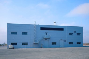 Araba bakım ve onarım için modern bir bina. Bir araba servisinde onarım ve tanı. Araba servisi..