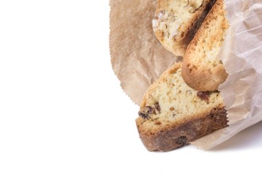 İzole edilmiş beyaz arkaplandaki ev yapımı fırına yakın plan.