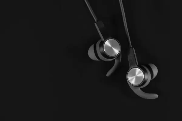Headphones Black Background Copy Space Black Photo Musical Concept — Stock Photo, Image
