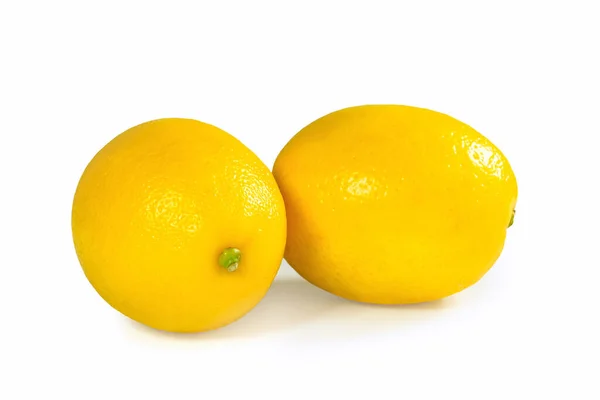 Deux Citrons Isolés Sur Fond Blanc Fruits Tropicaux Gros Plan — Photo