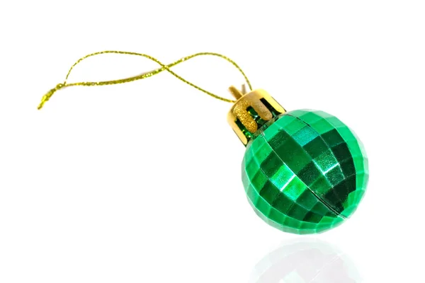 Noel Yeşil Topu Beyaza Izole Edilmiş Noel Süsleme Oyuncağı — Stok fotoğraf