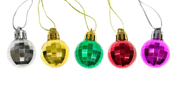 Yılbaşı Renkli Topları Beyaza Izole Edilmiş Noel Oyuncakları — Stok fotoğraf
