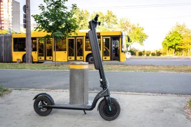 Sokak yollarında modern scooter. Kentsel yaşam tarzı.
