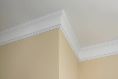 Tavan silmelerle iç detay karmaşık köşe.