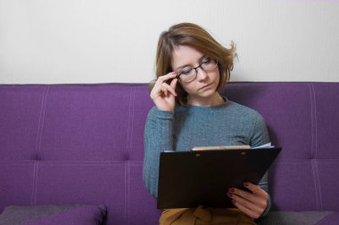 Ofiste çalışan kadın psikoloğun portresi. Sağlık hizmetleri kavramı.